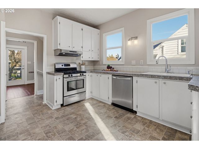 7614 Se TAYLOR St, Portland, OR 97215