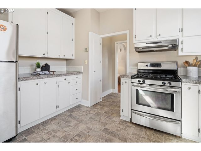 7614 Se TAYLOR St, Portland, OR 97215