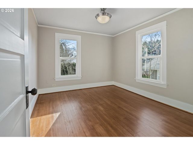 7614 Se TAYLOR St, Portland, OR 97215