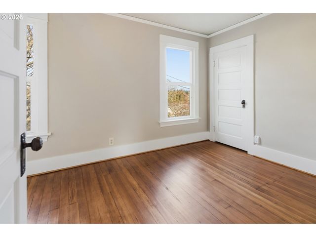 7614 Se TAYLOR St, Portland, OR 97215