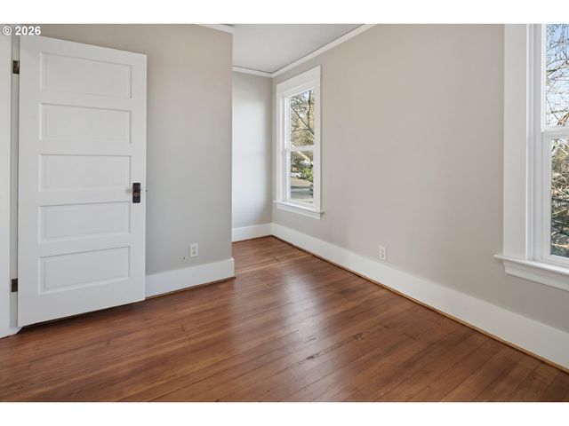 7614 Se TAYLOR St, Portland, OR 97215