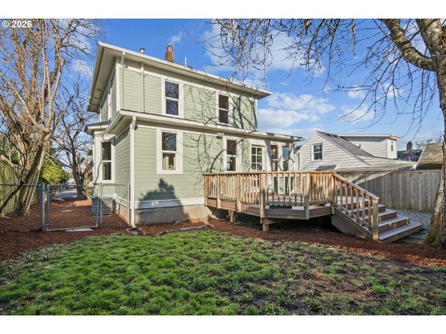 7614 Se TAYLOR St, Portland, OR 97215