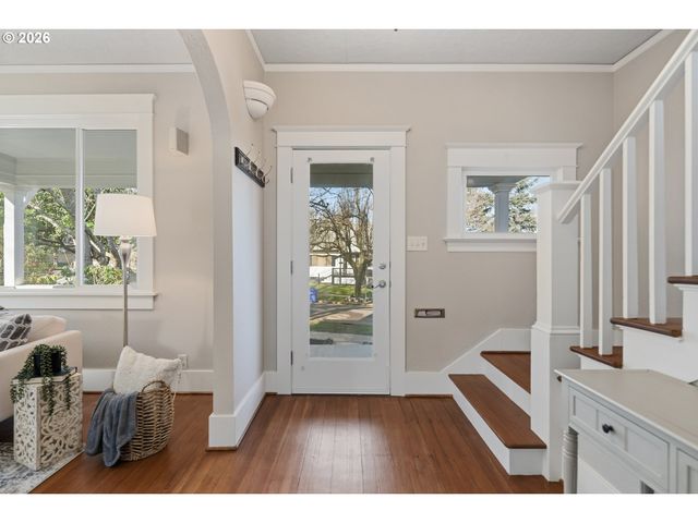 7614 Se TAYLOR St, Portland, OR 97215