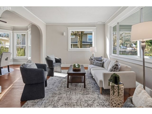 7614 Se TAYLOR St, Portland, OR 97215