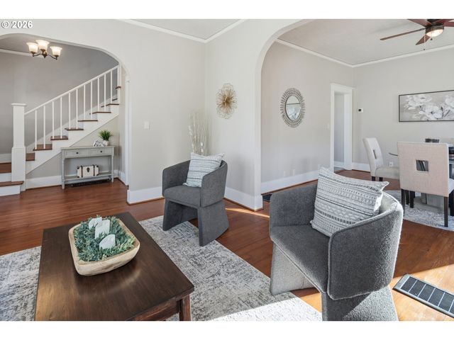 7614 Se TAYLOR St, Portland, OR 97215