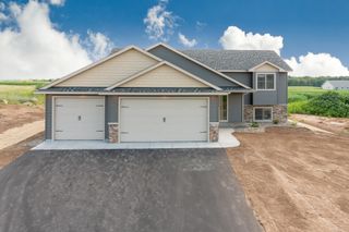 453 Coyote Way, New Richmond, WI 54017