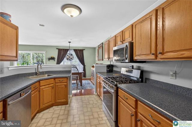 204 HAMPSHIRE DR, Sellersville, PA 18960