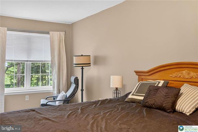 204 HAMPSHIRE DR, Sellersville, PA 18960