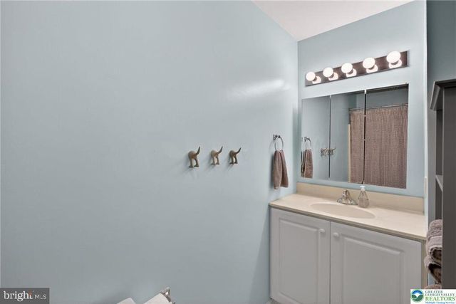204 HAMPSHIRE DR, Sellersville, PA 18960