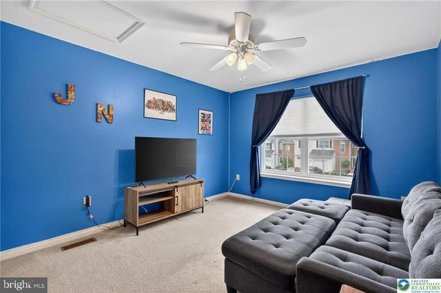 204 HAMPSHIRE DR, Sellersville, PA 18960