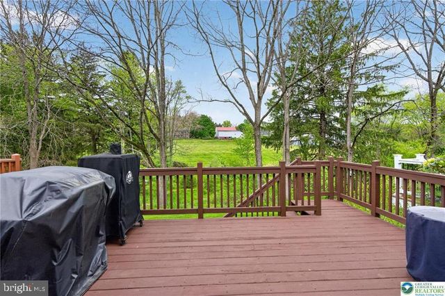 204 HAMPSHIRE DR, Sellersville, PA 18960