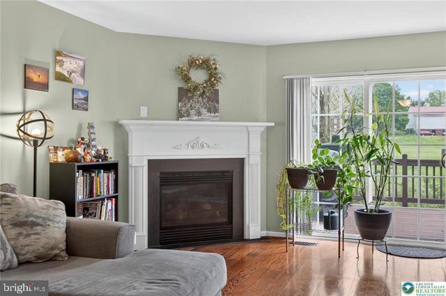 204 HAMPSHIRE DR, Sellersville, PA 18960