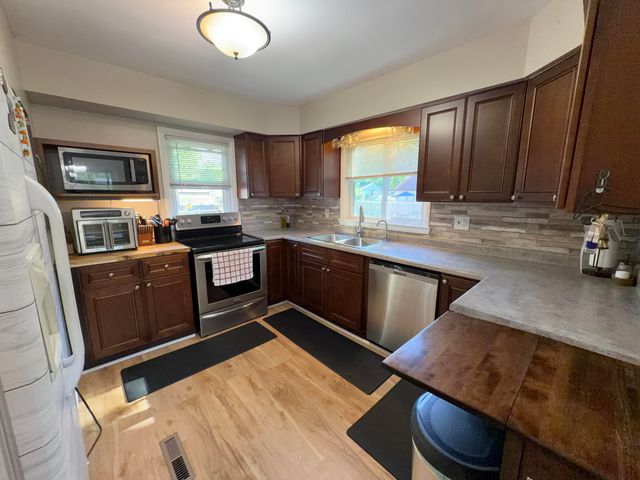 3456 Acacia Boulevard, Jackson, MI 49203