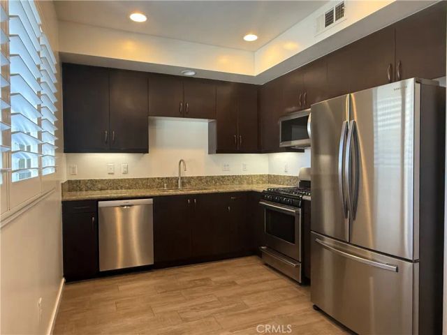2924 Rowena Avenue 8, Los Angeles, CA 90039