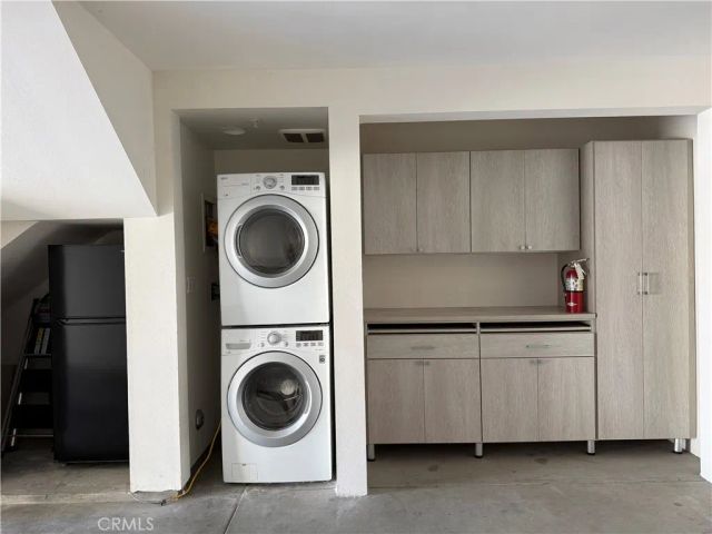 2924 Rowena Avenue 8, Los Angeles, CA 90039