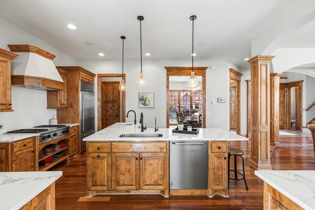 19043 Vogel Farm Trail, Eden Prairie, MN 55347