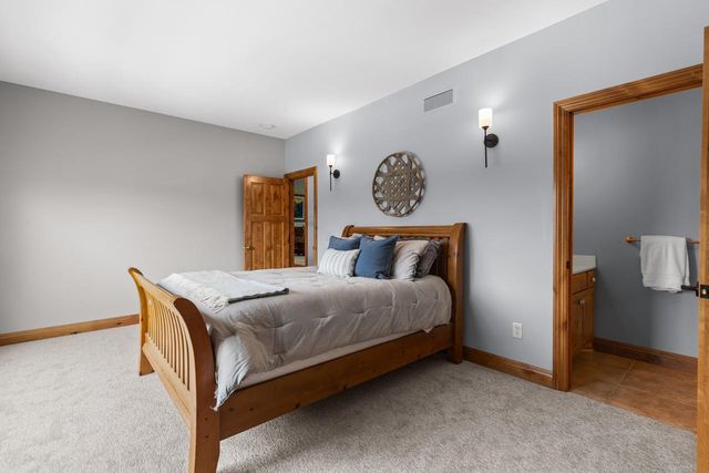 19043 Vogel Farm Trail, Eden Prairie, MN 55347