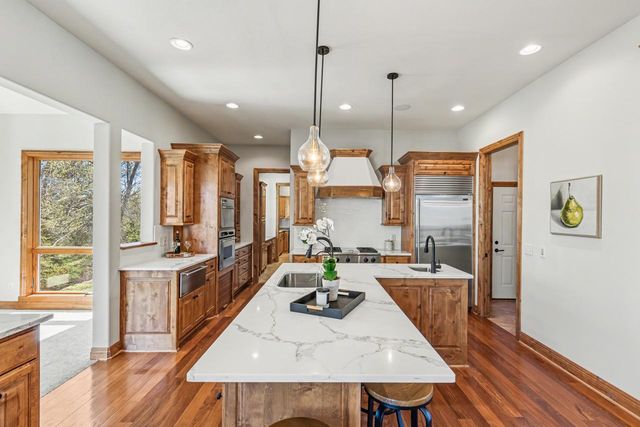 19043 Vogel Farm Trail, Eden Prairie, MN 55347