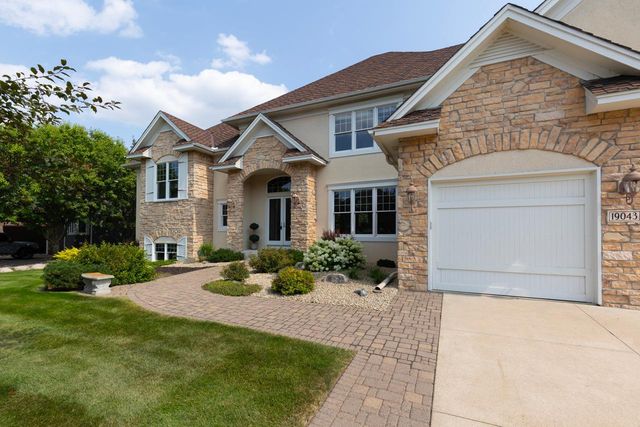 19043 Vogel Farm Trail, Eden Prairie, MN 55347