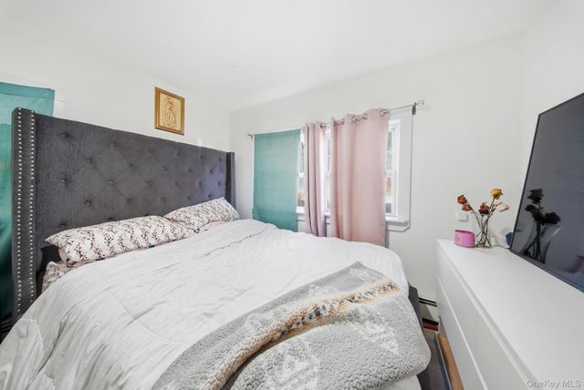 4 Old Road, Cuddebackville, NY 12729