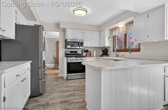 3085 Baypoint Drive, Rochester Hills, MI 48309