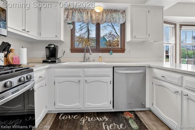 3085 Baypoint Drive, Rochester Hills, MI 48309