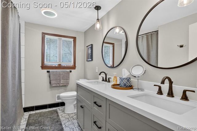 3085 Baypoint Drive, Rochester Hills, MI 48309