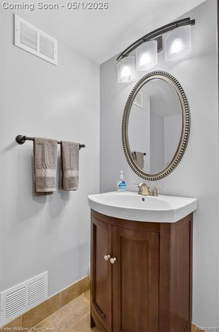 3085 Baypoint Drive, Rochester Hills, MI 48309