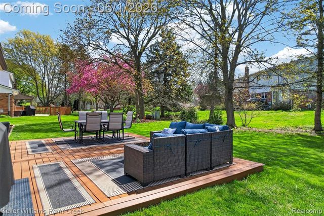 3085 Baypoint Drive, Rochester Hills, MI 48309