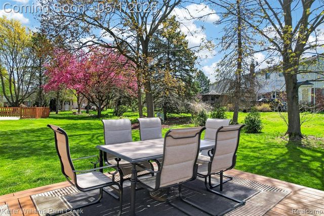 3085 Baypoint Drive, Rochester Hills, MI 48309