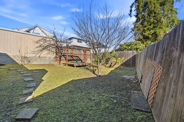 2122 E 25th St, Oakland, CA 94606