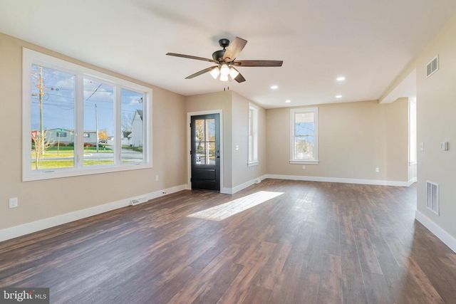 15 CARROLL ST, Wellsville, PA 17365