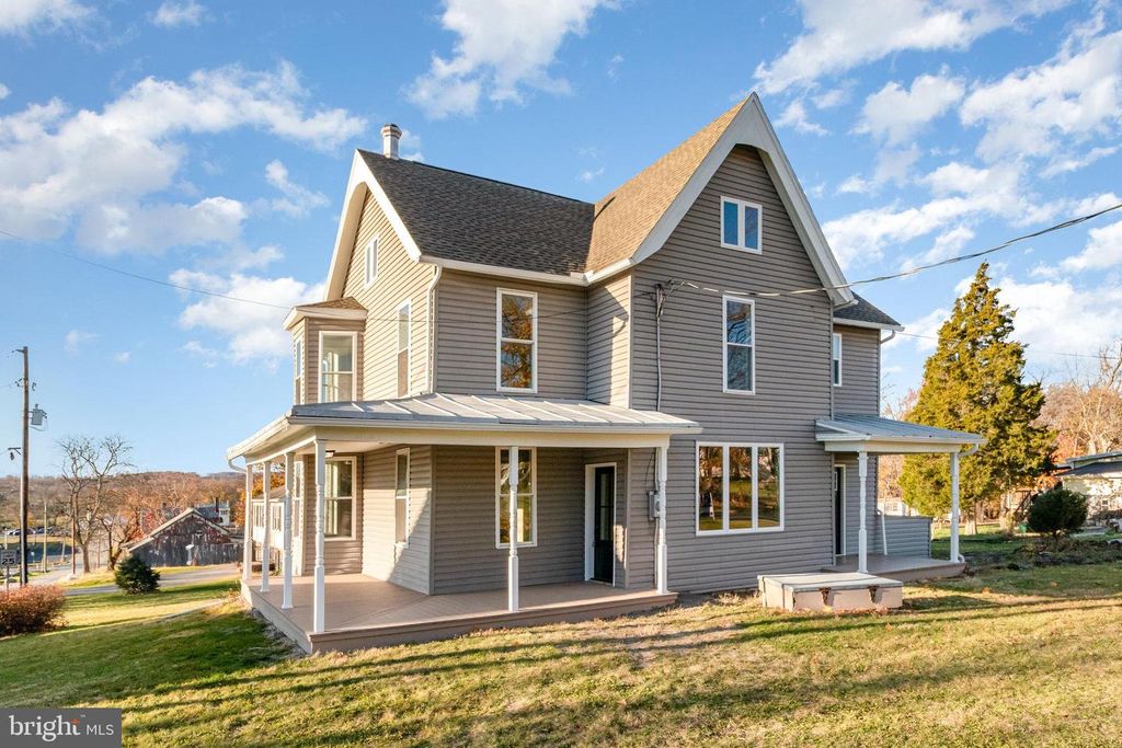 15 CARROLL ST, Wellsville, PA 17365