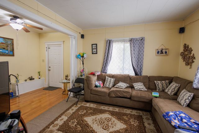 341 S 5th Avenue, Kankakee, IL 60901