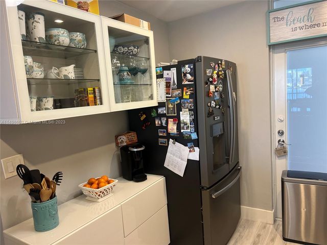 410 Golden Isles Dr 202, Hallandale Beach, FL 33009