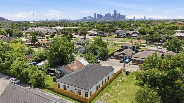 1510 Tralle Street, Houston, TX 77020