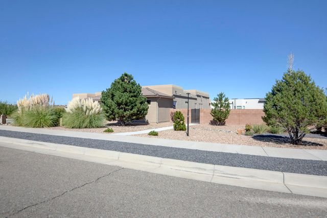 6639 Sujeto Road NW, Albuquerque, NM 87120