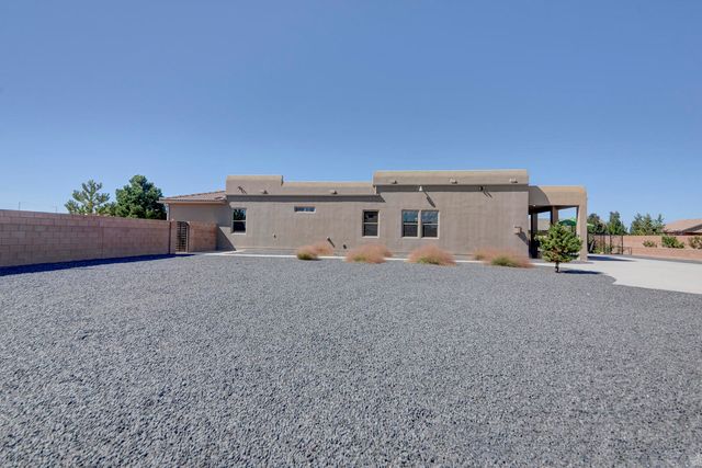 6639 Sujeto Road NW, Albuquerque, NM 87120