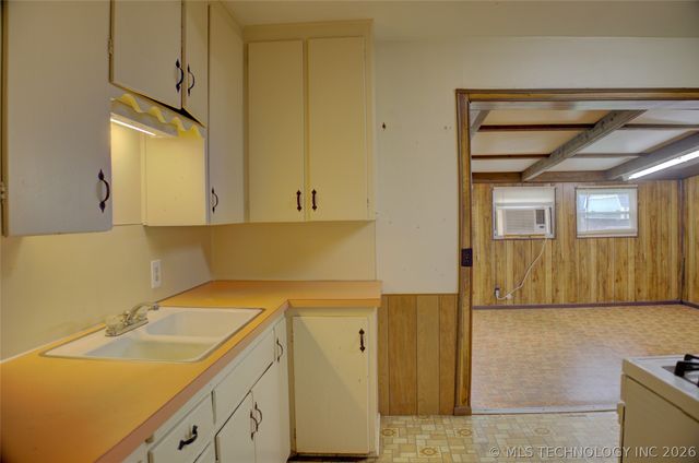 7122 E Easton Place, Tulsa, OK 74115