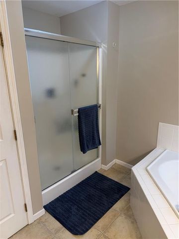 521 Hillbrook Drive, Lansing, KS 66043