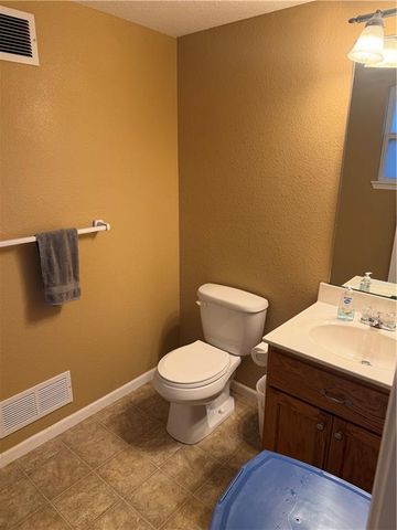 521 Hillbrook Drive, Lansing, KS 66043