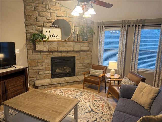 521 Hillbrook Drive, Lansing, KS 66043