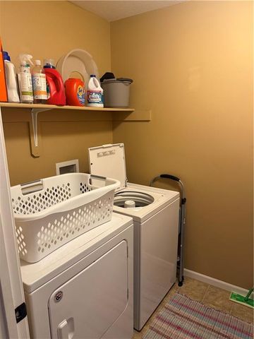 521 Hillbrook Drive, Lansing, KS 66043