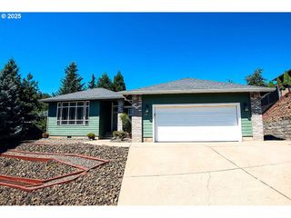 2380 Nw GLENMAR Dr, Roseburg, OR 97471