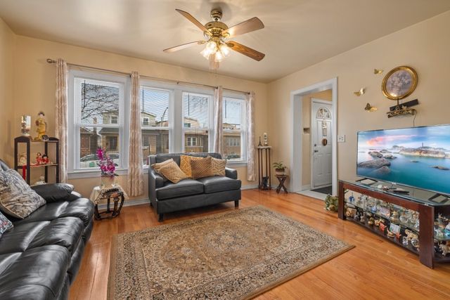 5349 W Fletcher Street, Chicago, IL 60641