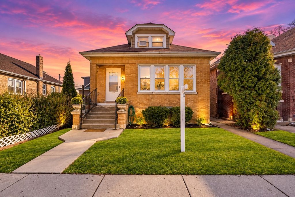 5349 W Fletcher Street, Chicago, IL 60641