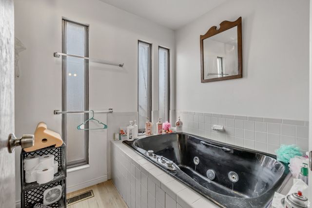 9660 S STORNOWAY CIR, South Jordan, UT 84009