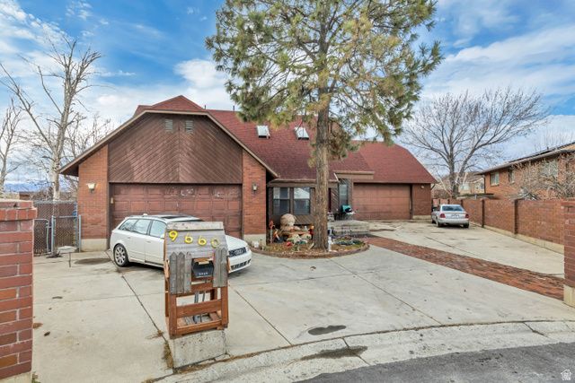 9660 S STORNOWAY CIR, South Jordan, UT 84009