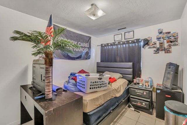 9660 S STORNOWAY CIR, South Jordan, UT 84009