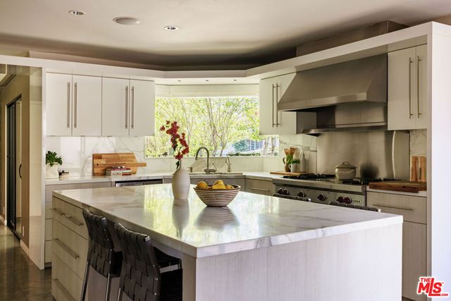 880 Canterbury Road, San Marino, CA 91108